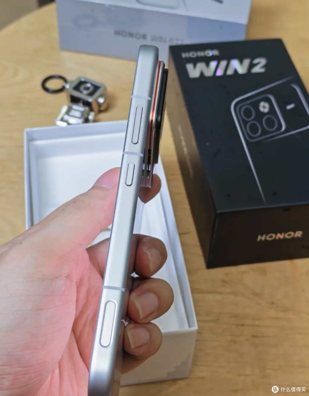 荣耀WIN2配置提前曝光, 贵1500, 前代机型反而成了高性价比选择