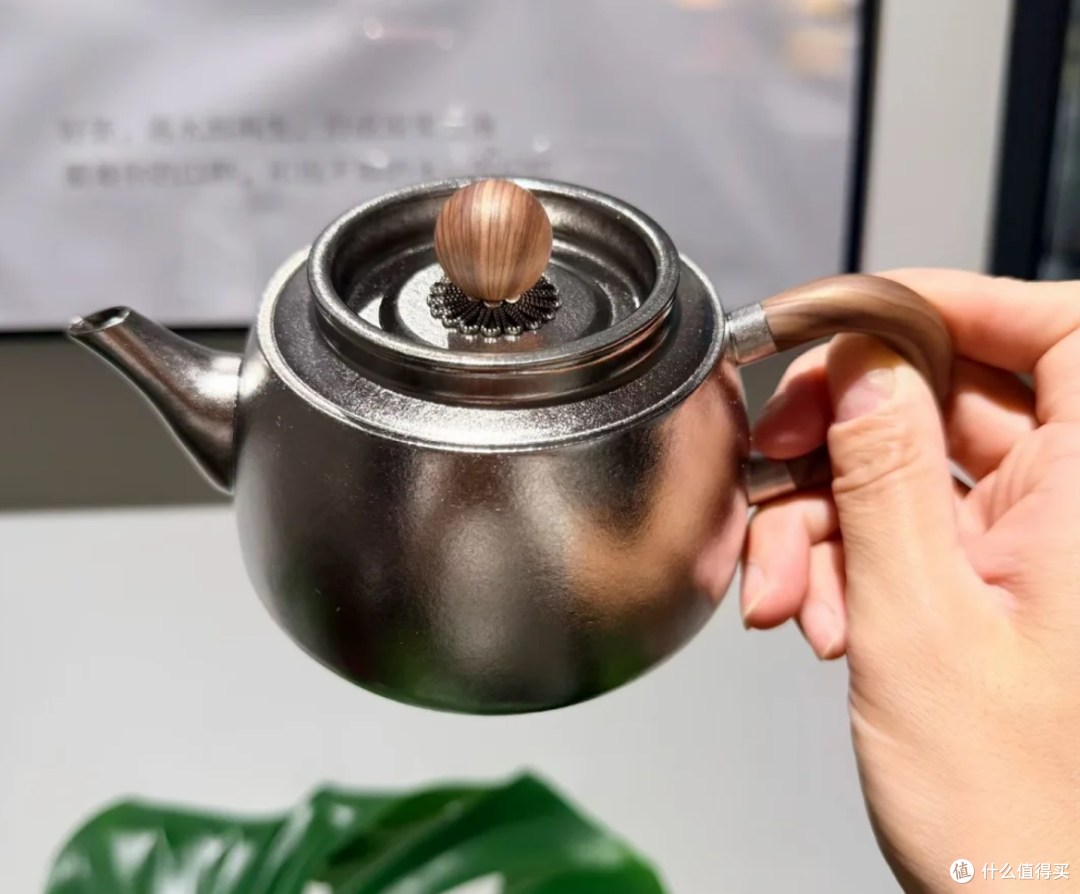 胖东来纯钛茶具礼盒流入二手鱼,卖家297原价包邮,你感觉能买吗