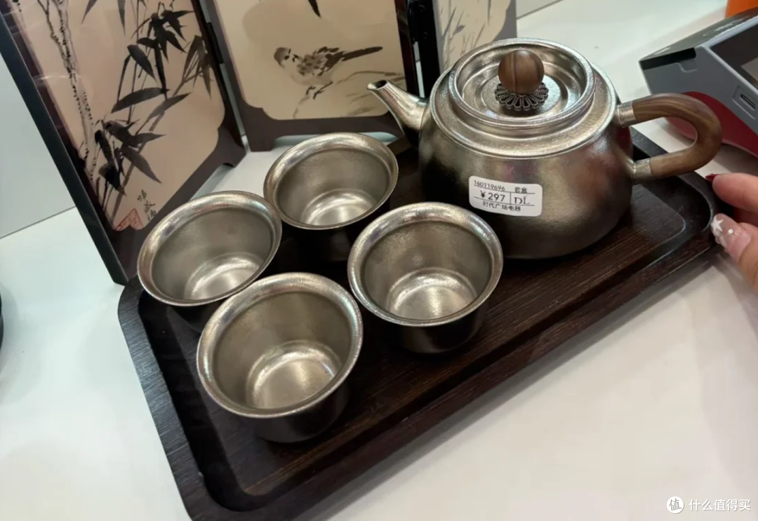 胖东来纯钛茶具礼盒流入二手鱼,卖家297原价包邮,你感觉能买吗