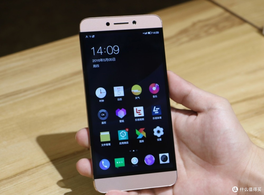 扔掉 Android 套壳:我给十年前的乐视 X620 刷入了原生 Linux