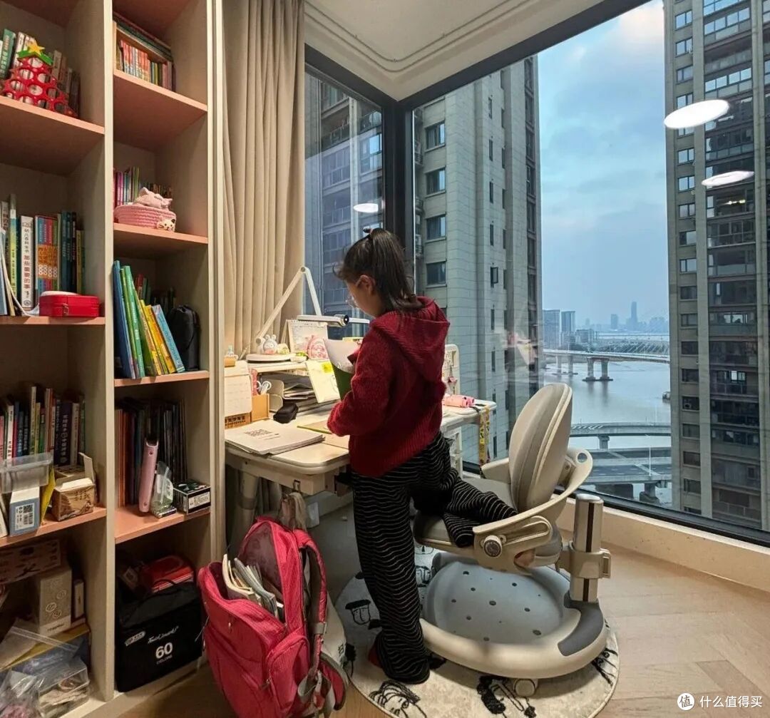 越来越多人把阳台改成书房?过来人:很实用,也十分后悔!