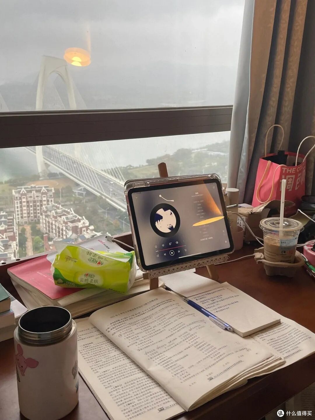 越来越多人把阳台改成书房?过来人:很实用,也十分后悔!