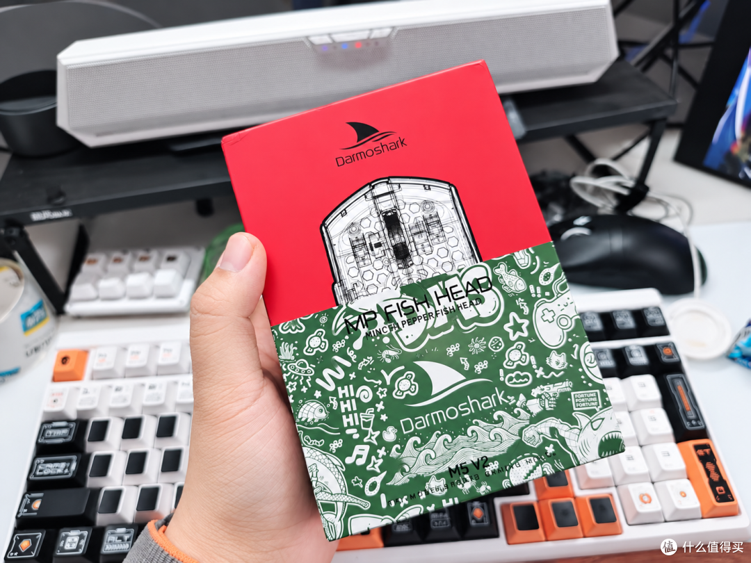 不是哥们，这鼠标是不是没长完？指握独苗|达摩鲨M5 V2