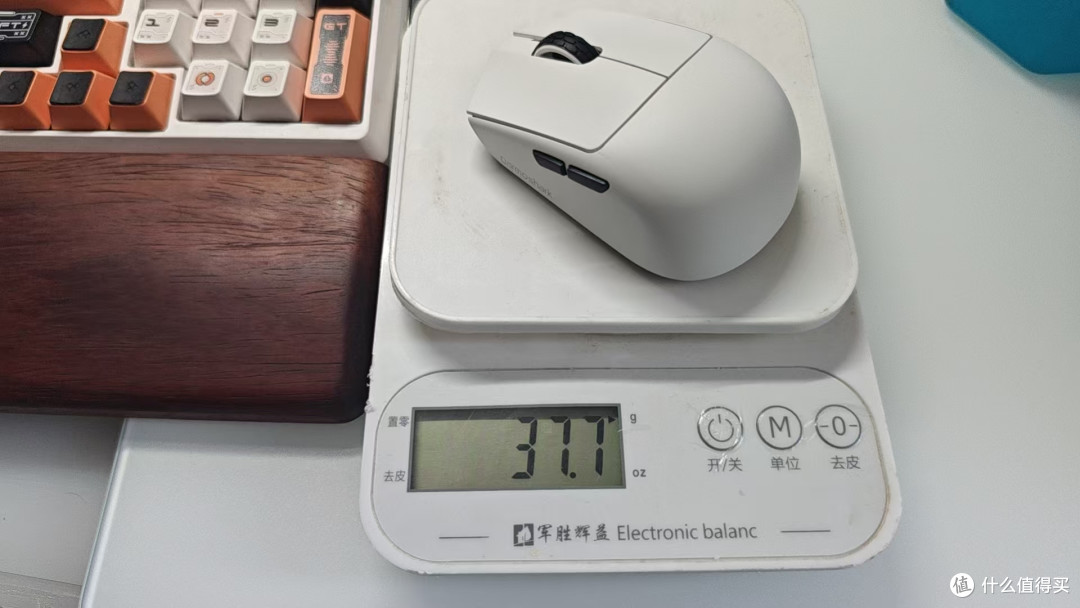 不是哥们，这鼠标是不是没长完？指握独苗|达摩鲨M5 V2