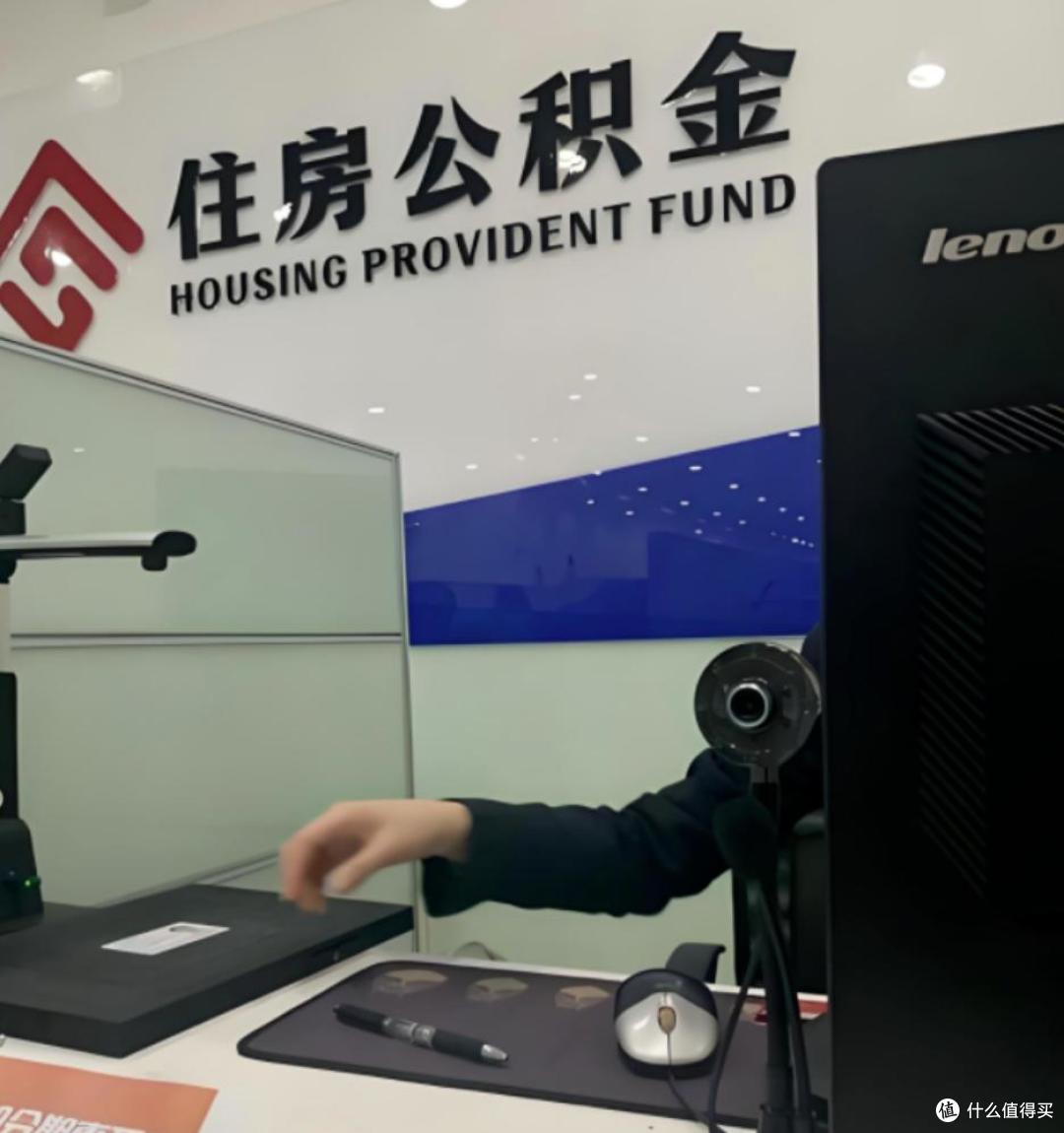 公积金一个月缴7.3万!普通人日子太难了,看完太扎心!