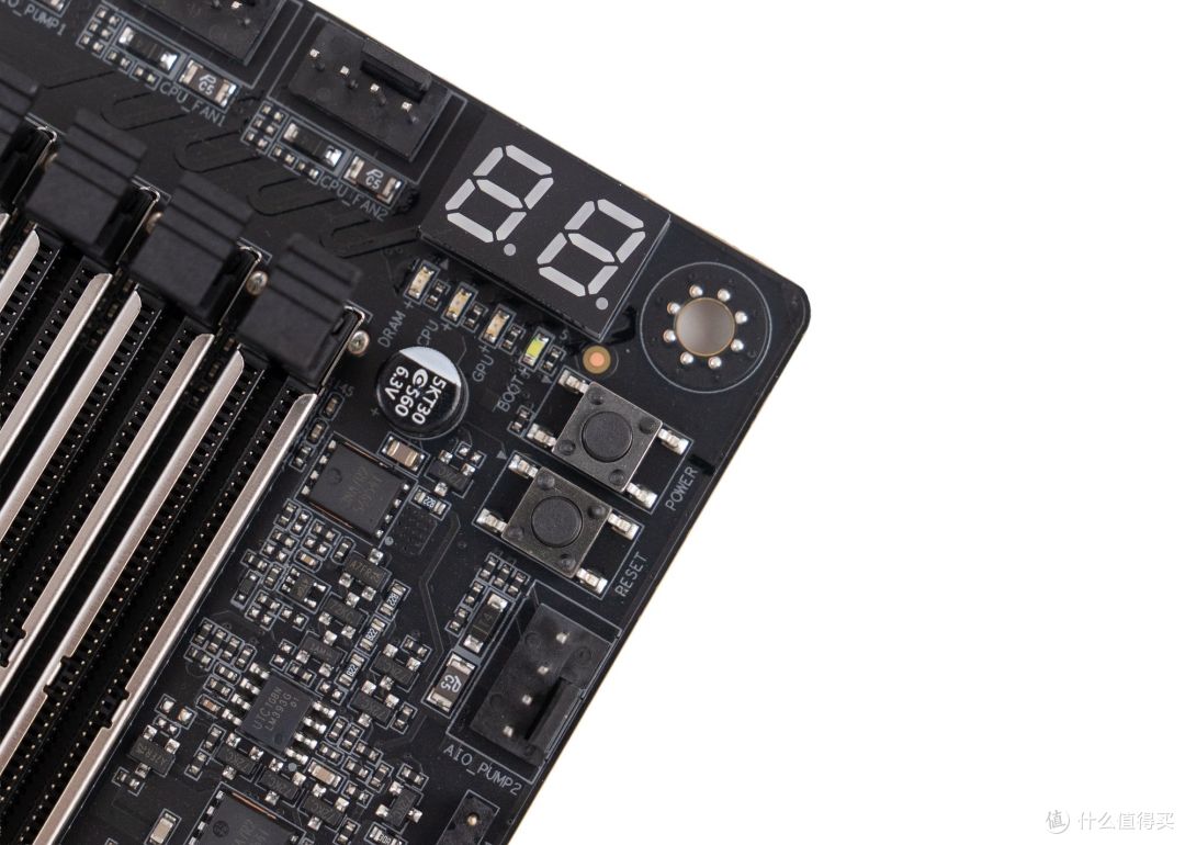 潮酷外观与硬核调校兼得，七彩虹 iGame X870E Ultra-S 主板评测