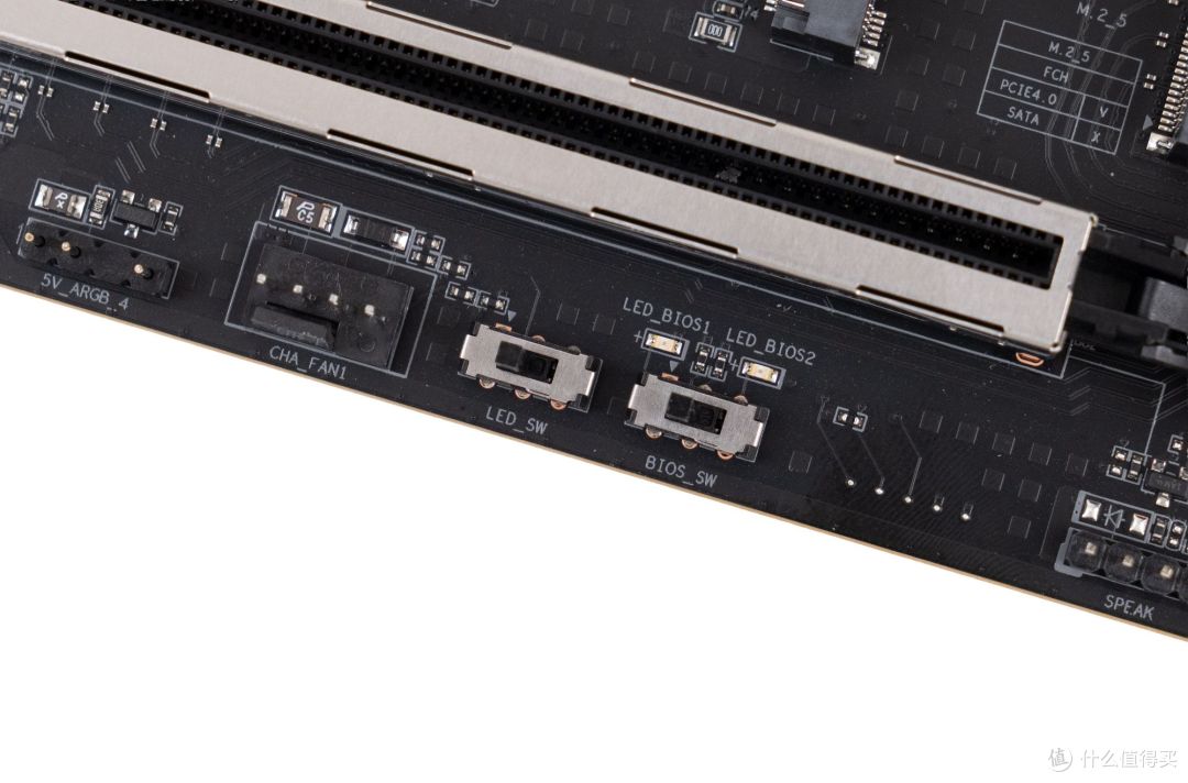 潮酷外观与硬核调校兼得，七彩虹 iGame X870E Ultra-S 主板评测