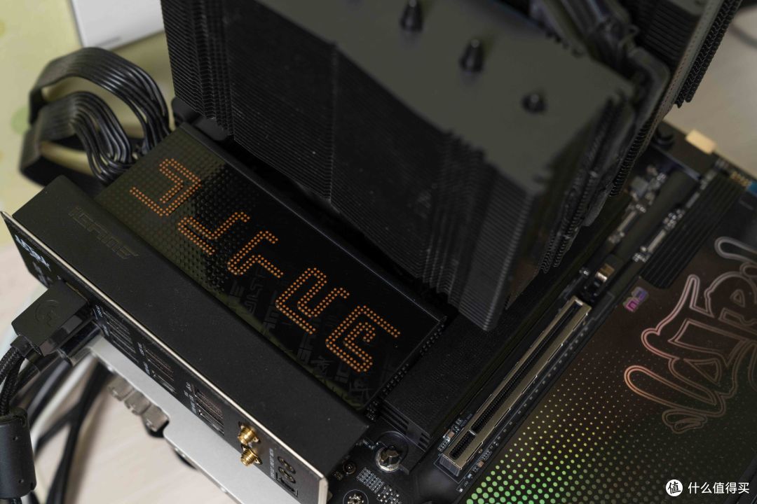 潮酷外观与硬核调校兼得，七彩虹 iGame X870E Ultra-S 主板评测