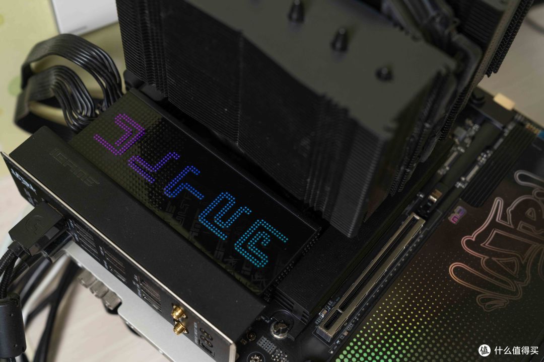 潮酷外观与硬核调校兼得，七彩虹 iGame X870E Ultra-S 主板评测