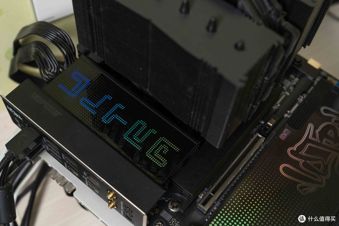 潮酷外观与硬核调校兼得，七彩虹 iGame X870E Ultra-S 主板评测