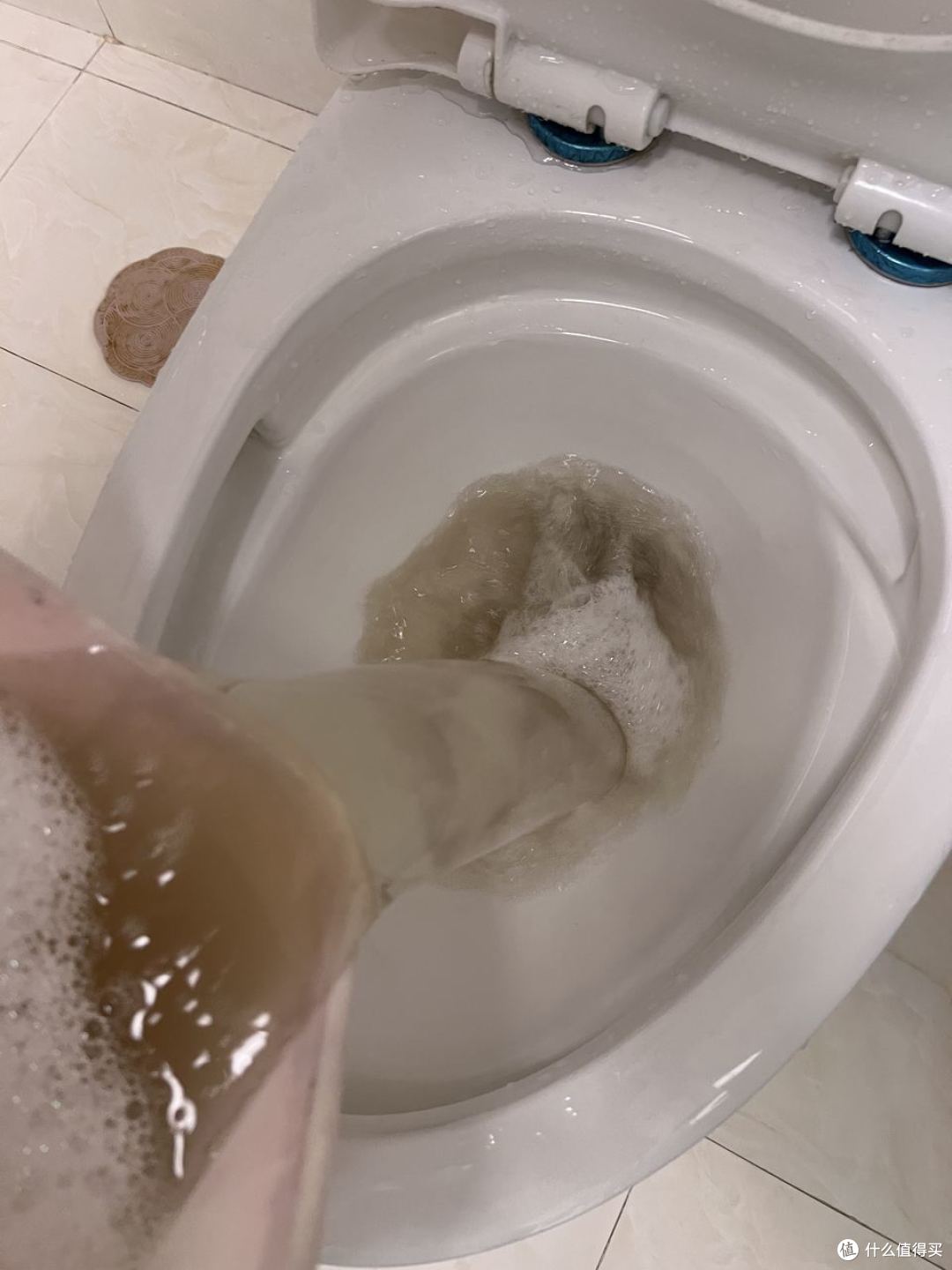 马桶冲不干净要换新的吗,先查水箱这3处更省钱