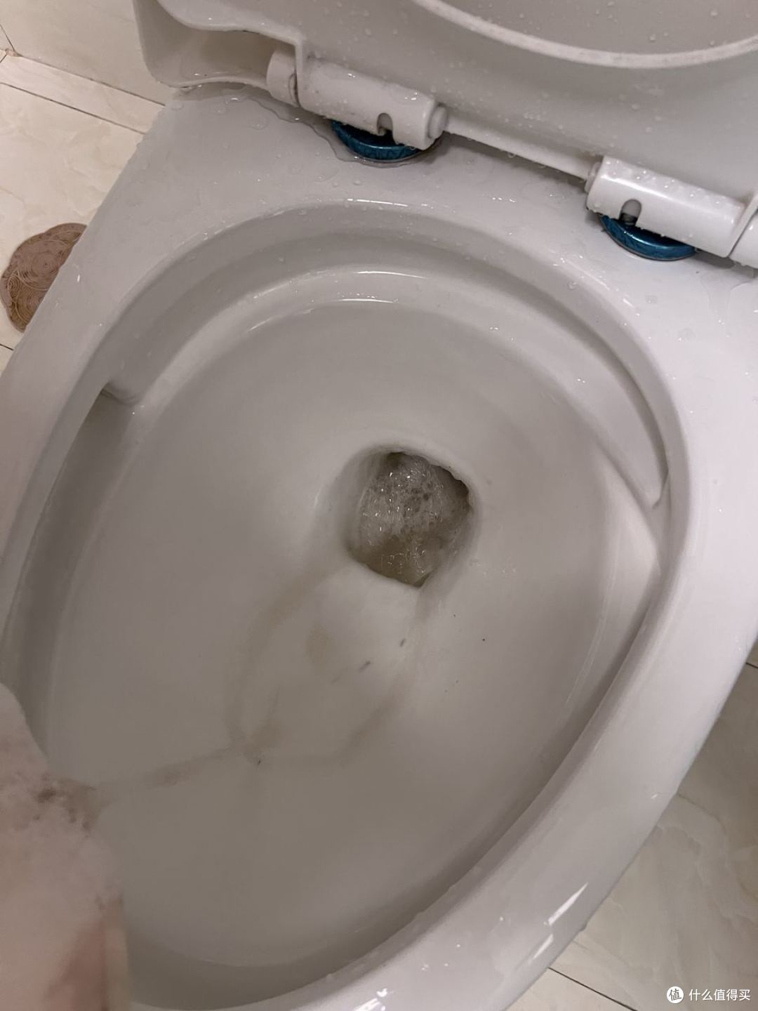 马桶冲不干净要换新的吗,先查水箱这3处更省钱