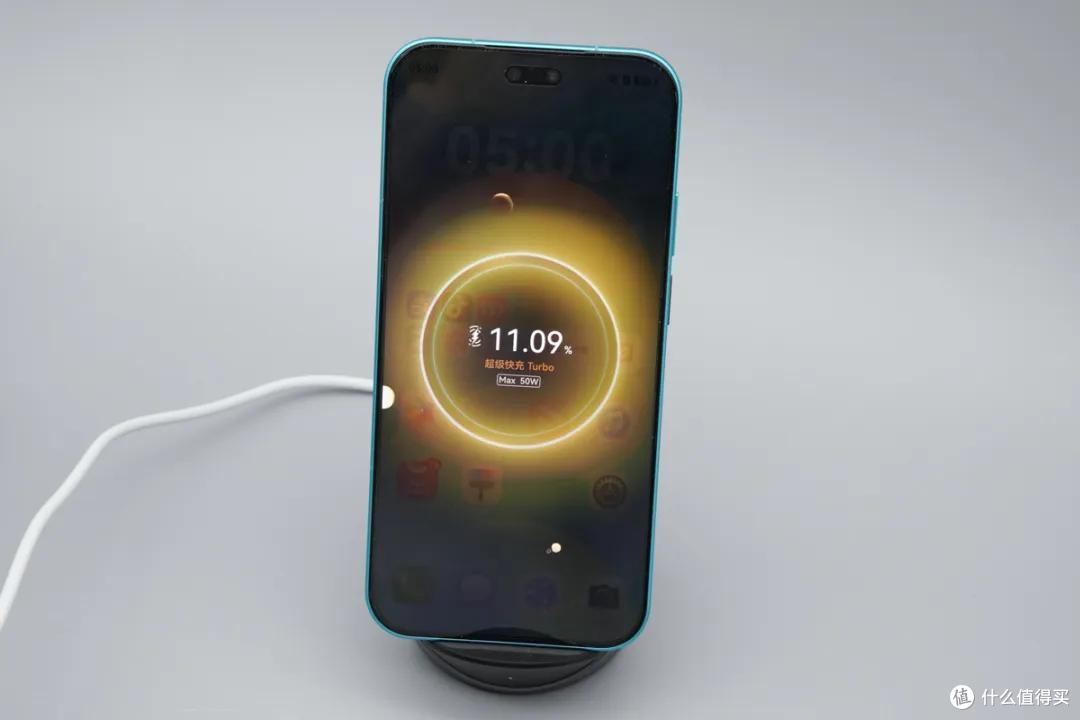 1 小时 24 分满电 华为 nova 16 Ultra 无线充全程实测