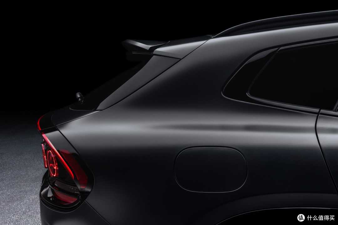 起售价85万,专打保时捷卡宴,奔驰发布全新AMG GT SUV