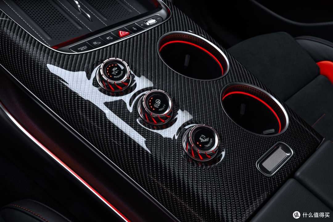 起售价85万,专打保时捷卡宴,奔驰发布全新AMG GT SUV