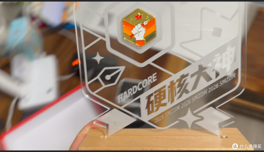 限量硬核大神勋章悲喜开箱：收获创作荣誉，快递却被邻居私自拆开