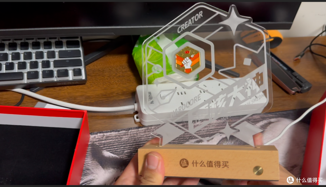 限量硬核大神勋章悲喜开箱：收获创作荣誉，快递却被邻居私自拆开