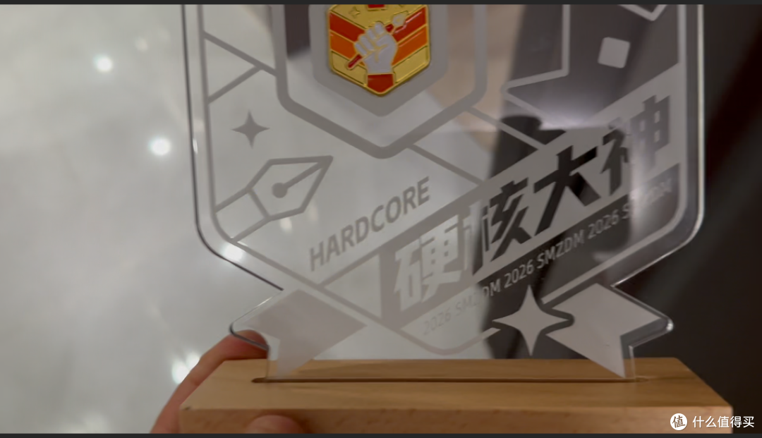 限量硬核大神勋章悲喜开箱：收获创作荣誉，快递却被邻居私自拆开