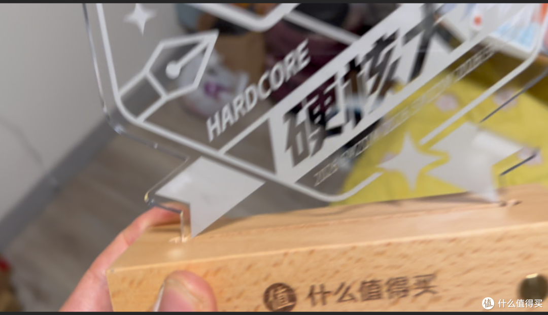 限量硬核大神勋章悲喜开箱：收获创作荣誉，快递却被邻居私自拆开