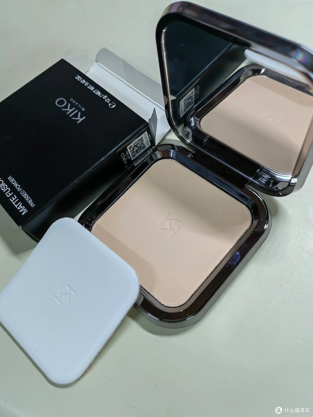干皮姐妹如何选择定妆粉饼?告别卡粉、起皮,让肌肤干爽舒适