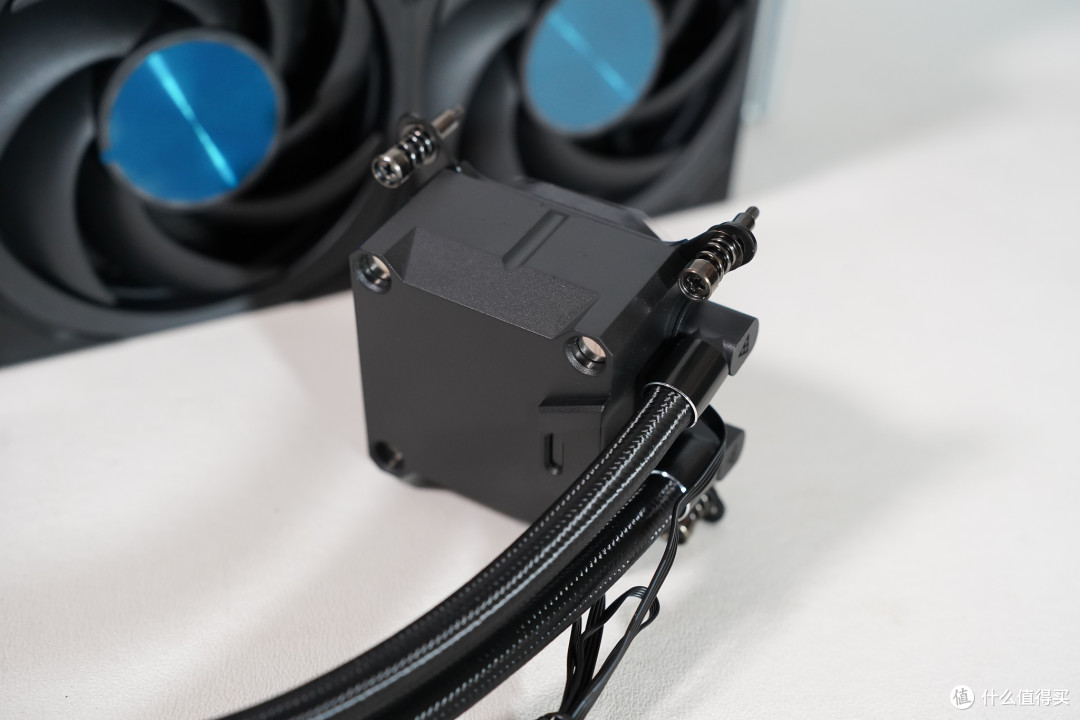 AI视频+8年漏液全赔!超频三水冷北境GT360 MAX实测有感