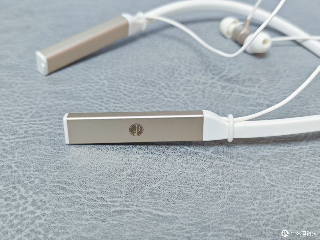 被低估的颈挂耳机!竹林鸟玉笛 E200 双 11 值得蹲吗?