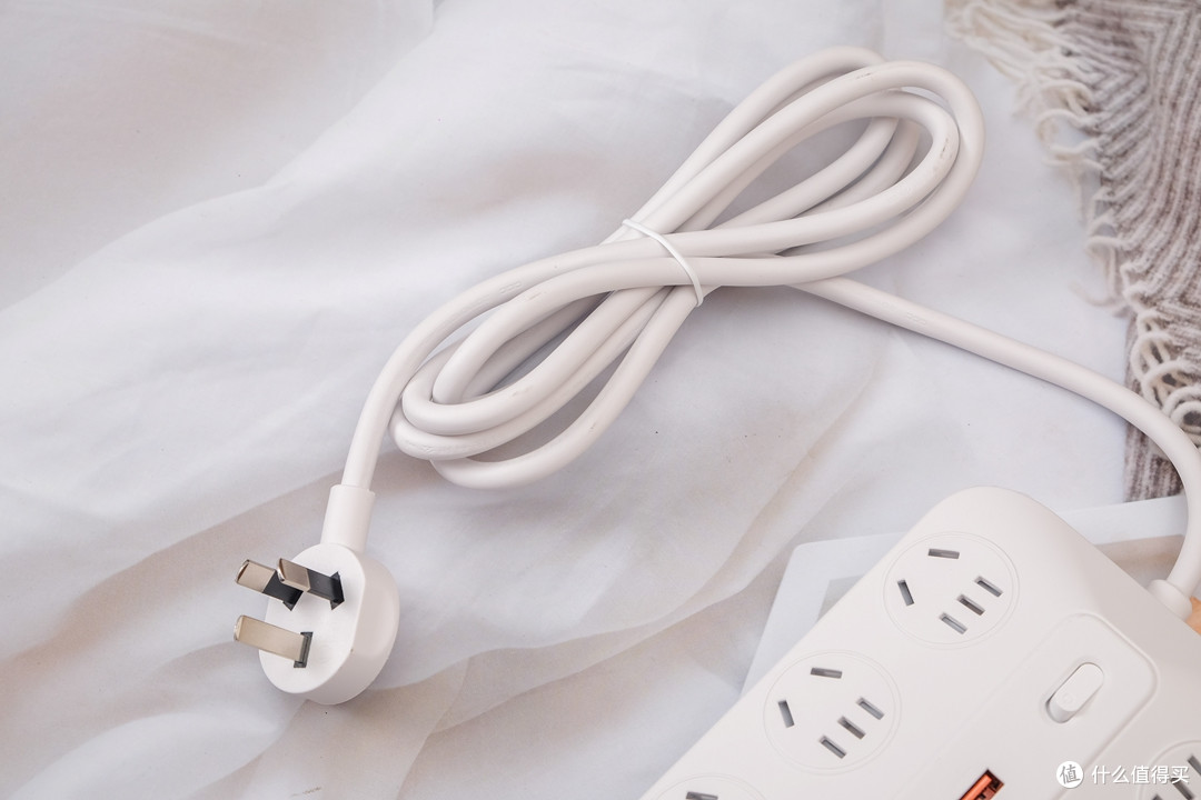 插头打架、线缆缠成一团？ORICO A-Plug插排治好了我的桌面焦虑