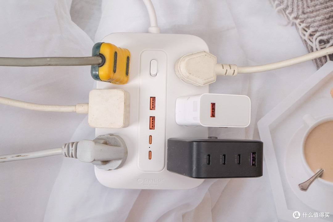 插头打架、线缆缠成一团？ORICO A-Plug插排治好了我的桌面焦虑