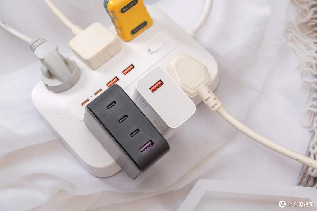 插头打架、线缆缠成一团？ORICO A-Plug插排治好了我的桌面焦虑