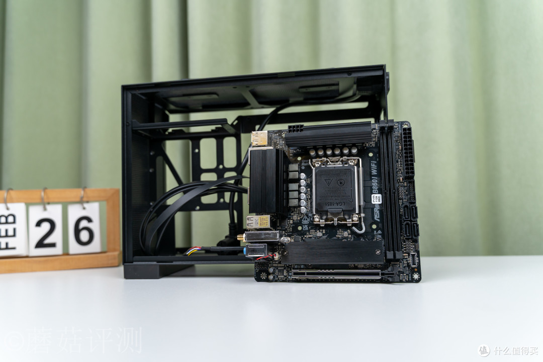 桌面上的便携小方块：闪鳞S300 AIR黑色ITX机箱评测