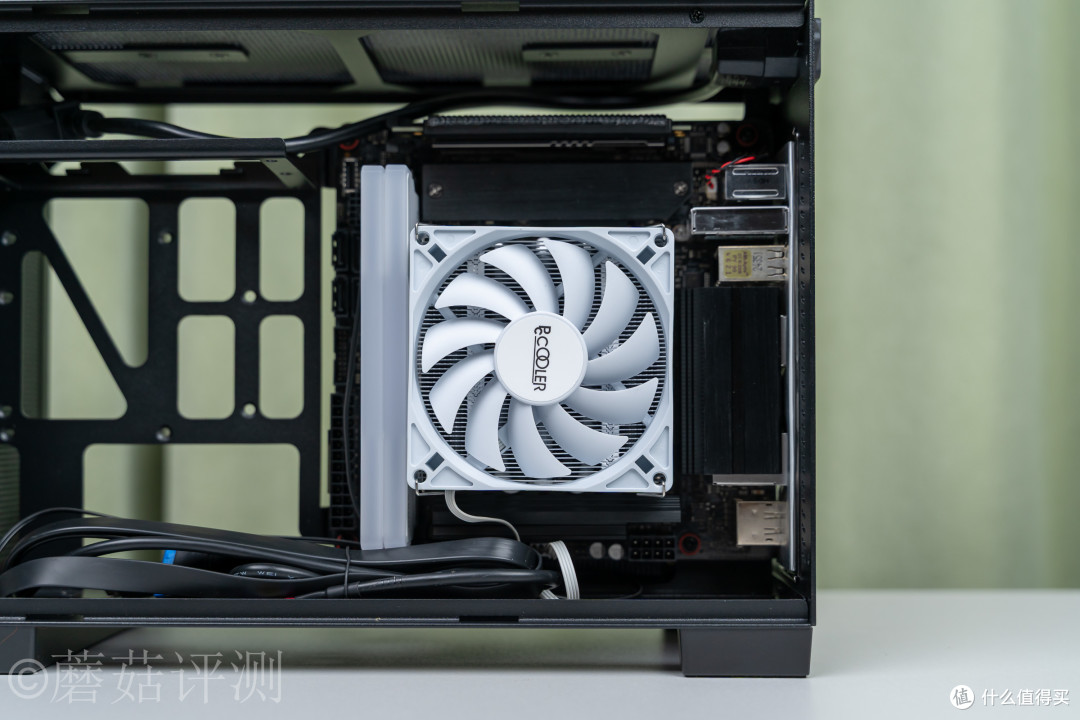 桌面上的便携小方块：闪鳞S300 AIR黑色ITX机箱评测