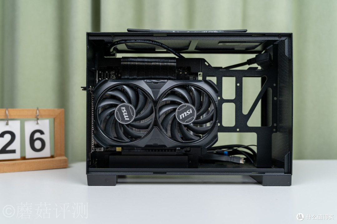 桌面上的便携小方块：闪鳞S300 AIR黑色ITX机箱评测