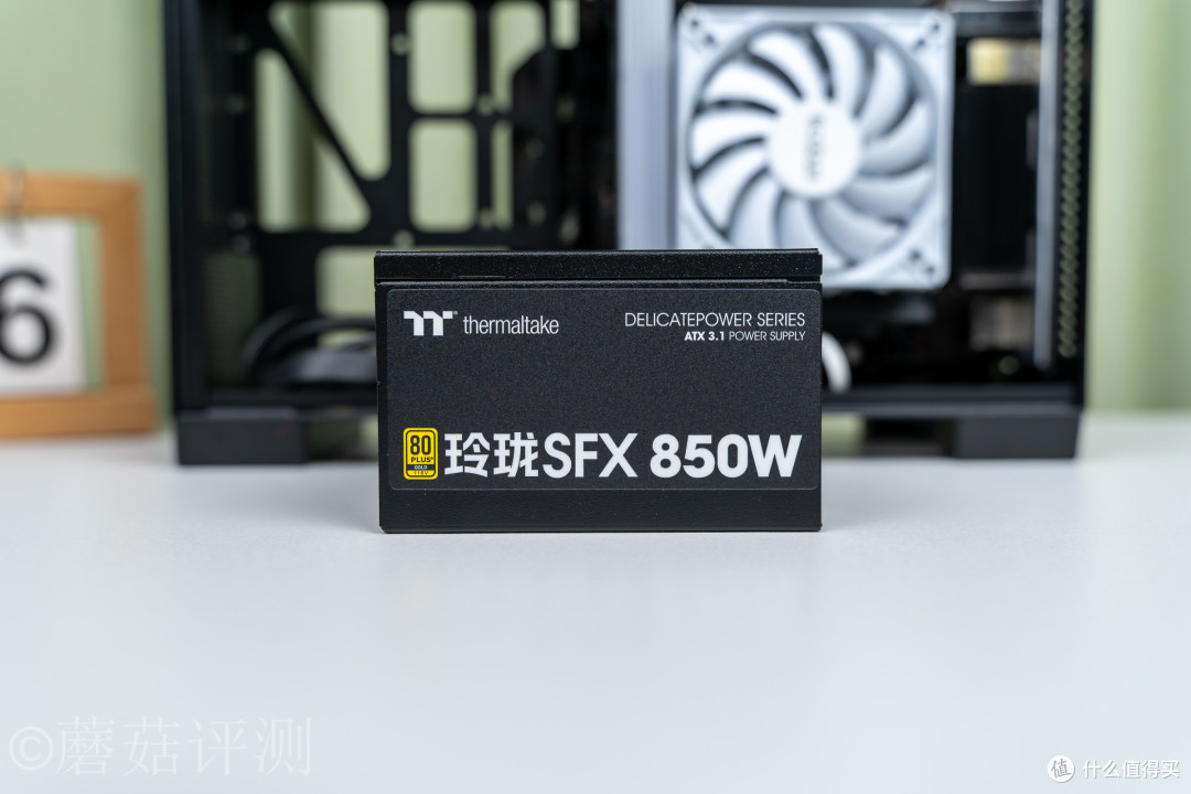 桌面上的便携小方块：闪鳞S300 AIR黑色ITX机箱评测