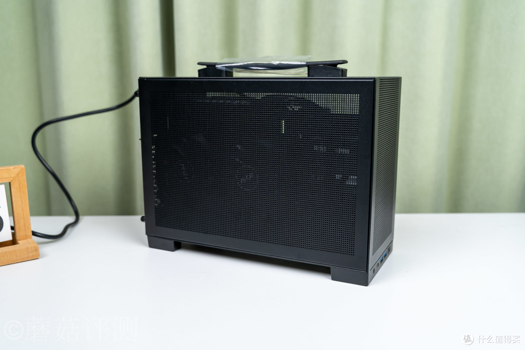 桌面上的便携小方块：闪鳞S300 AIR黑色ITX机箱评测