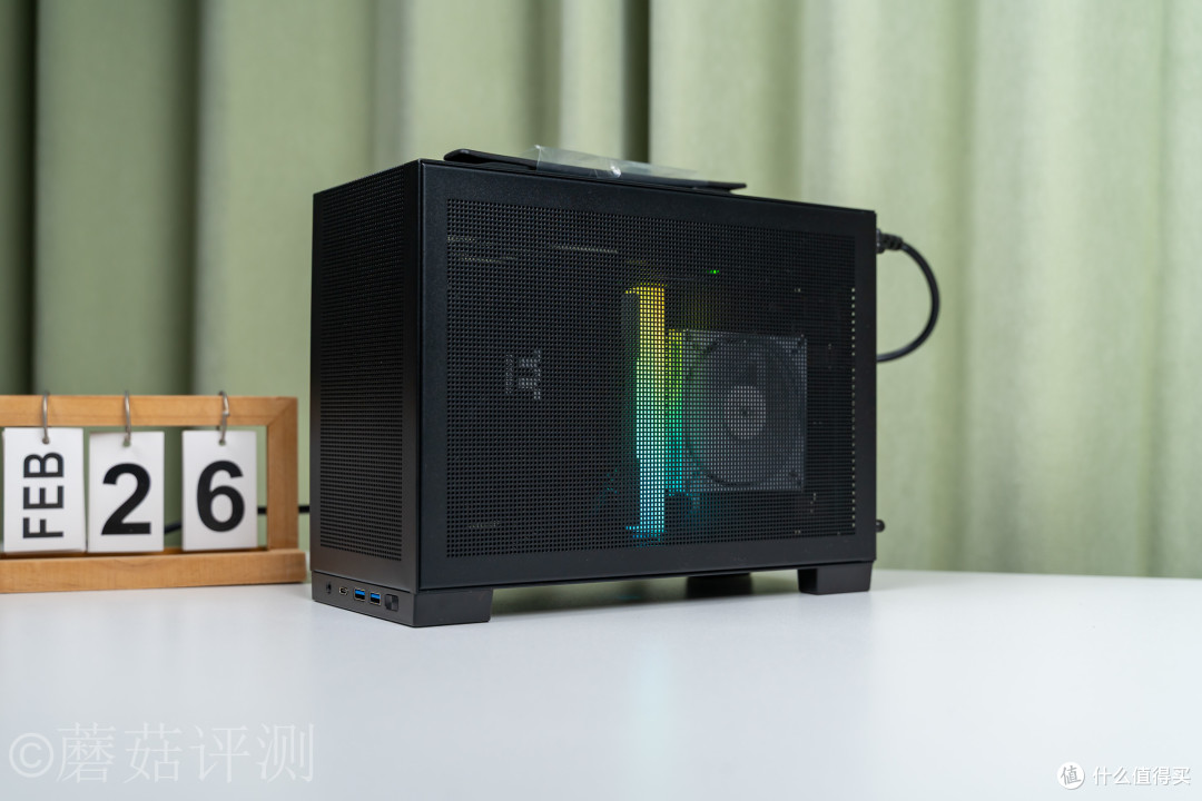 桌面上的便携小方块：闪鳞S300 AIR黑色ITX机箱评测