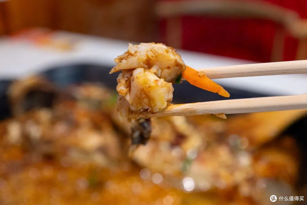 又挖到一个饭饭封神的小城!美食密度高烤鱼更是放眼全国难有敌手