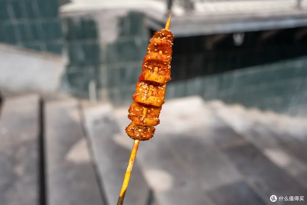 又挖到一个饭饭封神的小城!美食密度高烤鱼更是放眼全国难有敌手