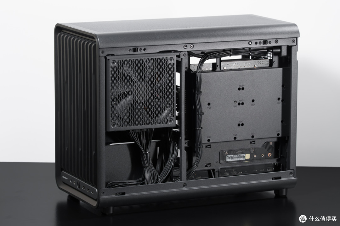 精致M-ATX钢炮—乔思伯D33_七彩虹B850M Ultra_影驰RTX5070Ti HOF