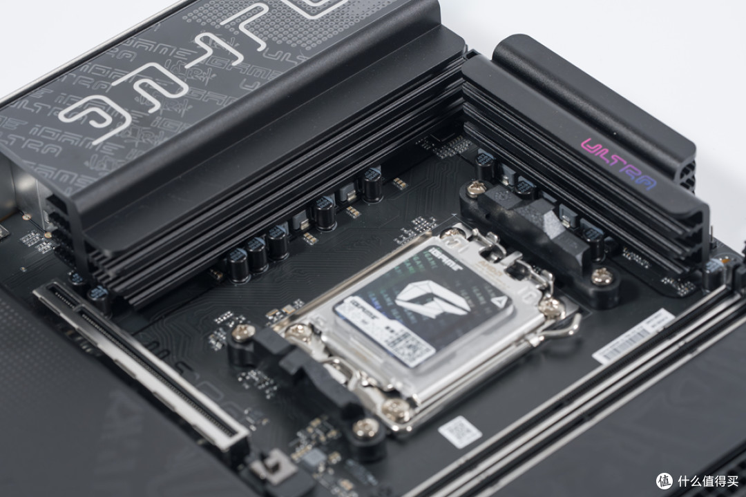 精致M-ATX钢炮—乔思伯D33_七彩虹B850M Ultra_影驰RTX5070Ti HOF