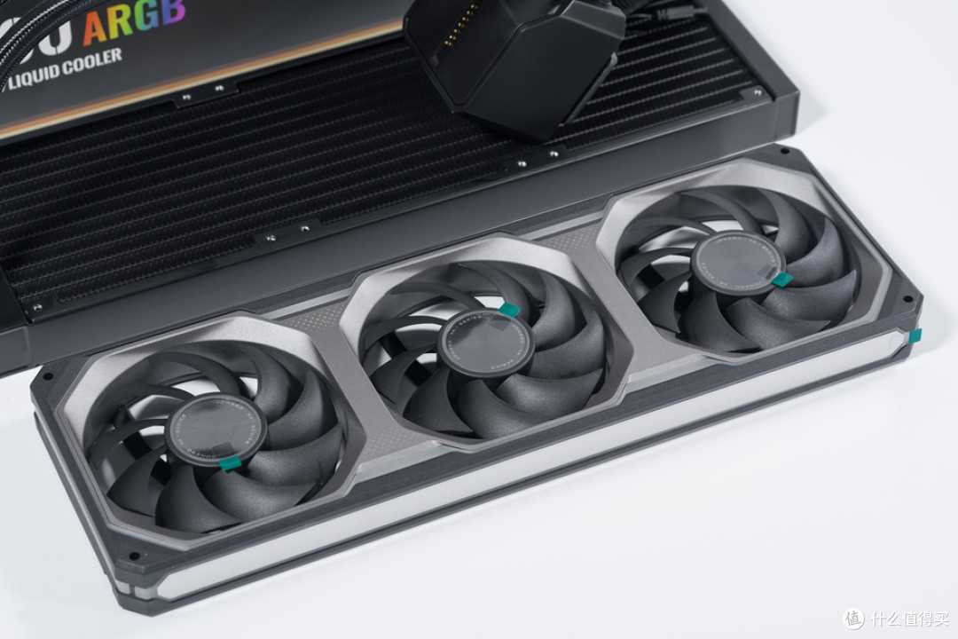 精致M-ATX钢炮—乔思伯D33_七彩虹B850M Ultra_影驰RTX5070Ti HOF