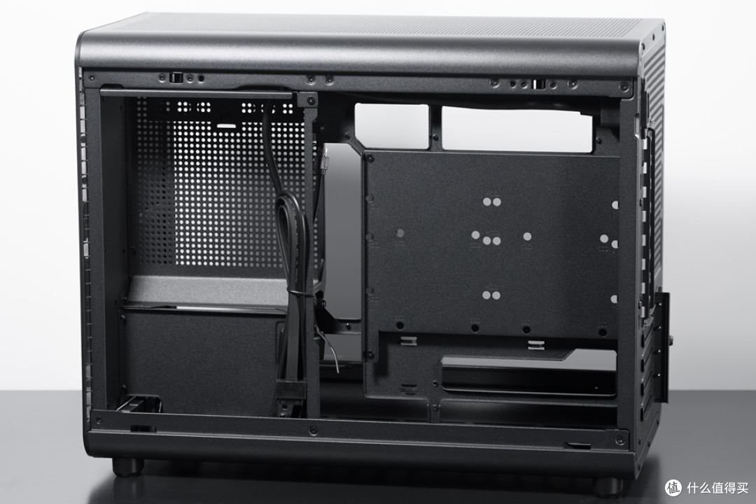 精致M-ATX钢炮—乔思伯D33_七彩虹B850M Ultra_影驰RTX5070Ti HOF