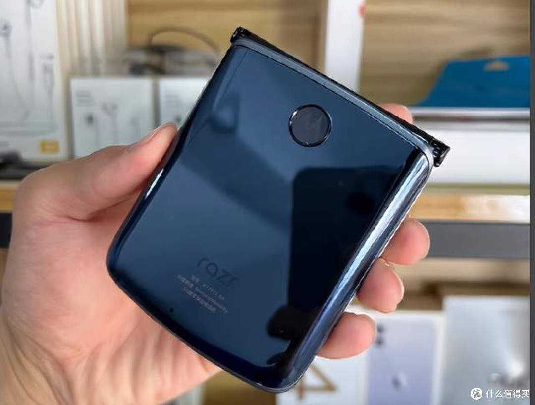 跑分曝光!摩托罗拉Razr Flex折叠机单核2669 分,宽幅折叠也疯狂