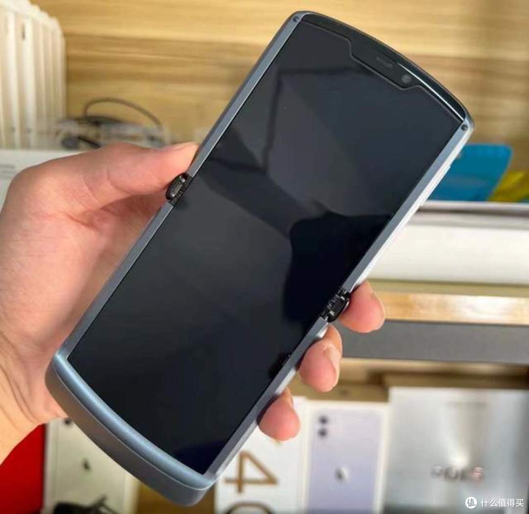 跑分曝光!摩托罗拉Razr Flex折叠机单核2669 分,宽幅折叠也疯狂