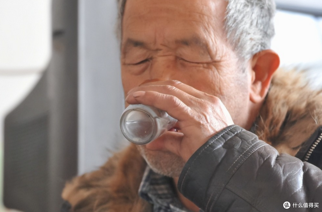 喝酒脸红是酒量好、代谢快?错!这是基因在喊救命,患癌风险飙升