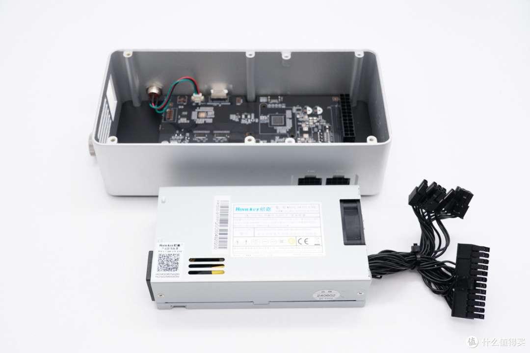 支持PCIe4.0*4带宽，天钡AG01显卡扩展坞拆解