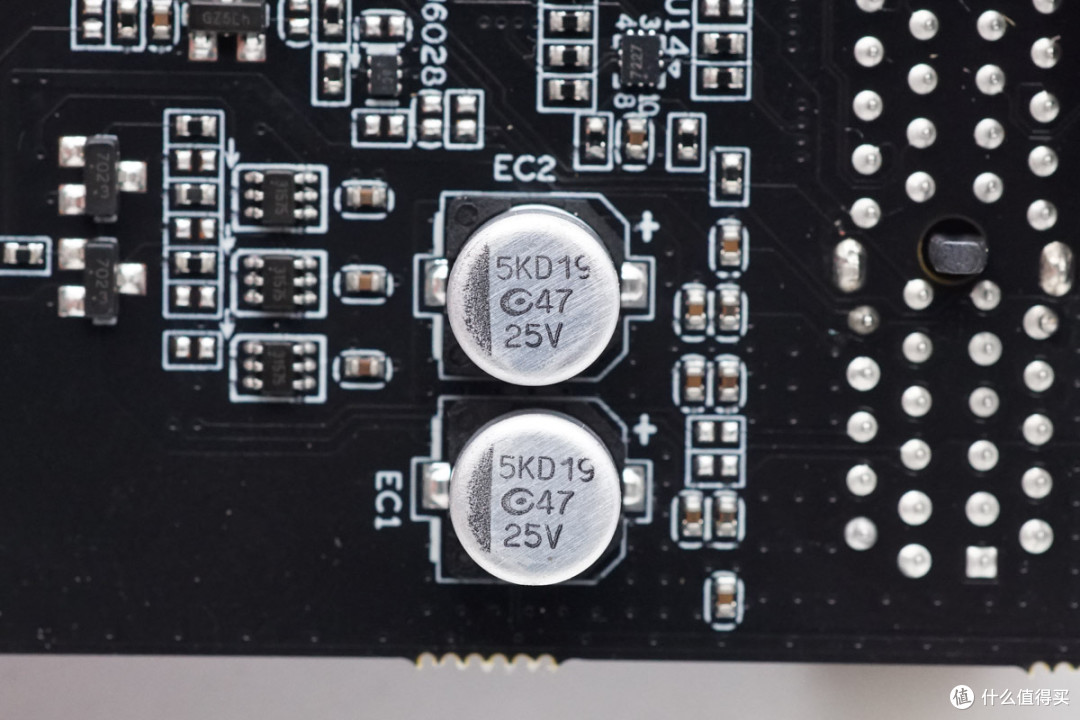 支持PCIe4.0*4带宽，天钡AG01显卡扩展坞拆解