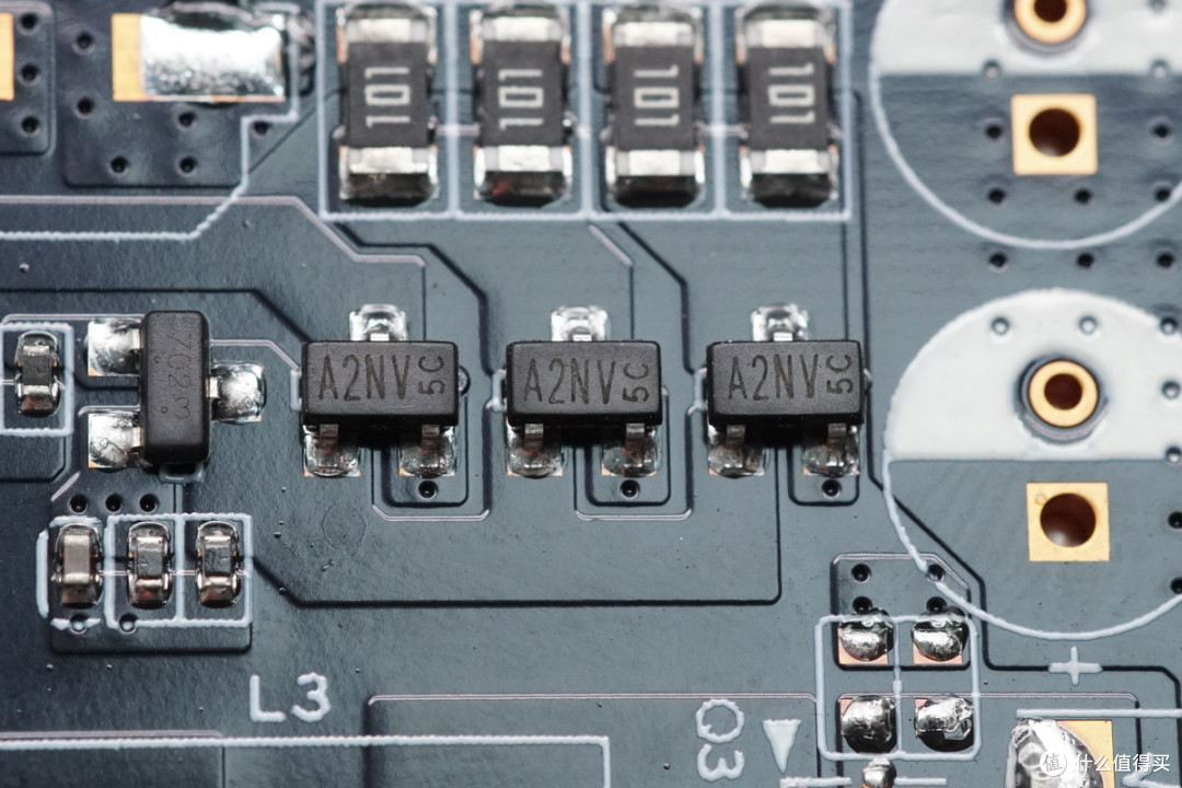 支持PCIe4.0*4带宽，天钡AG01显卡扩展坞拆解