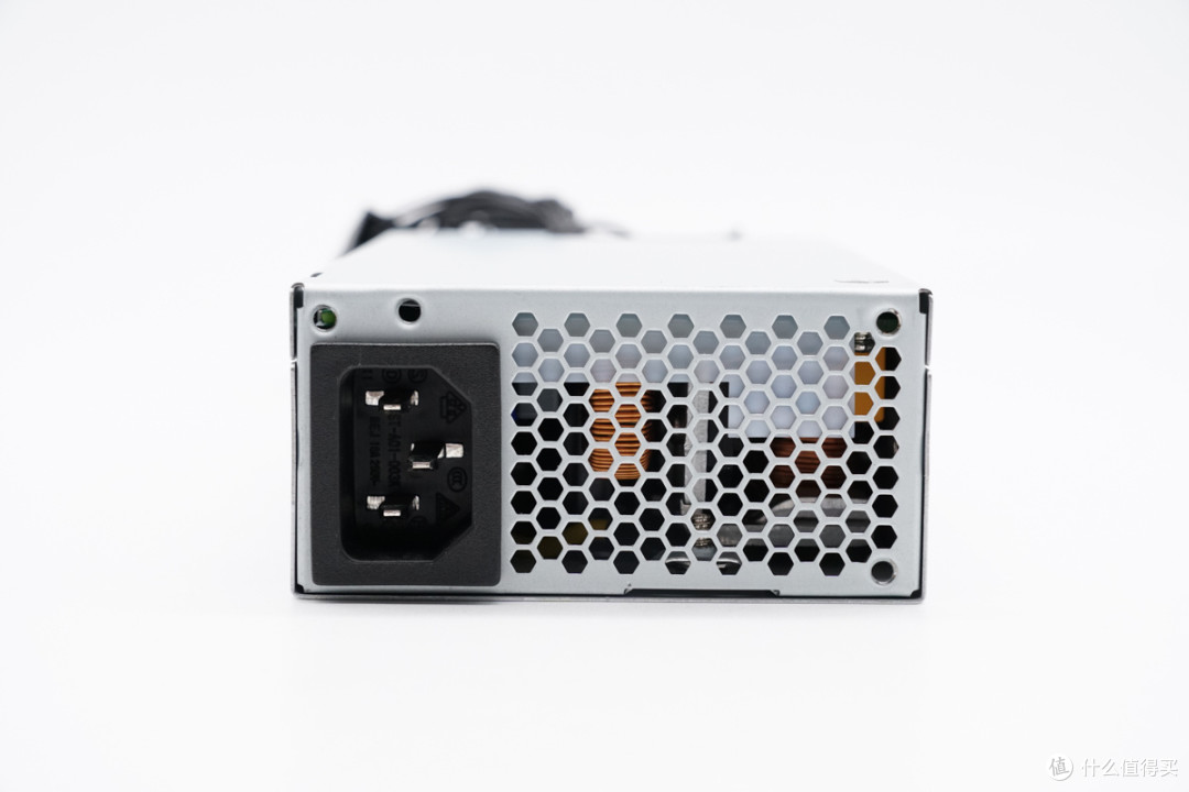 支持PCIe4.0*4带宽，天钡AG01显卡扩展坞拆解