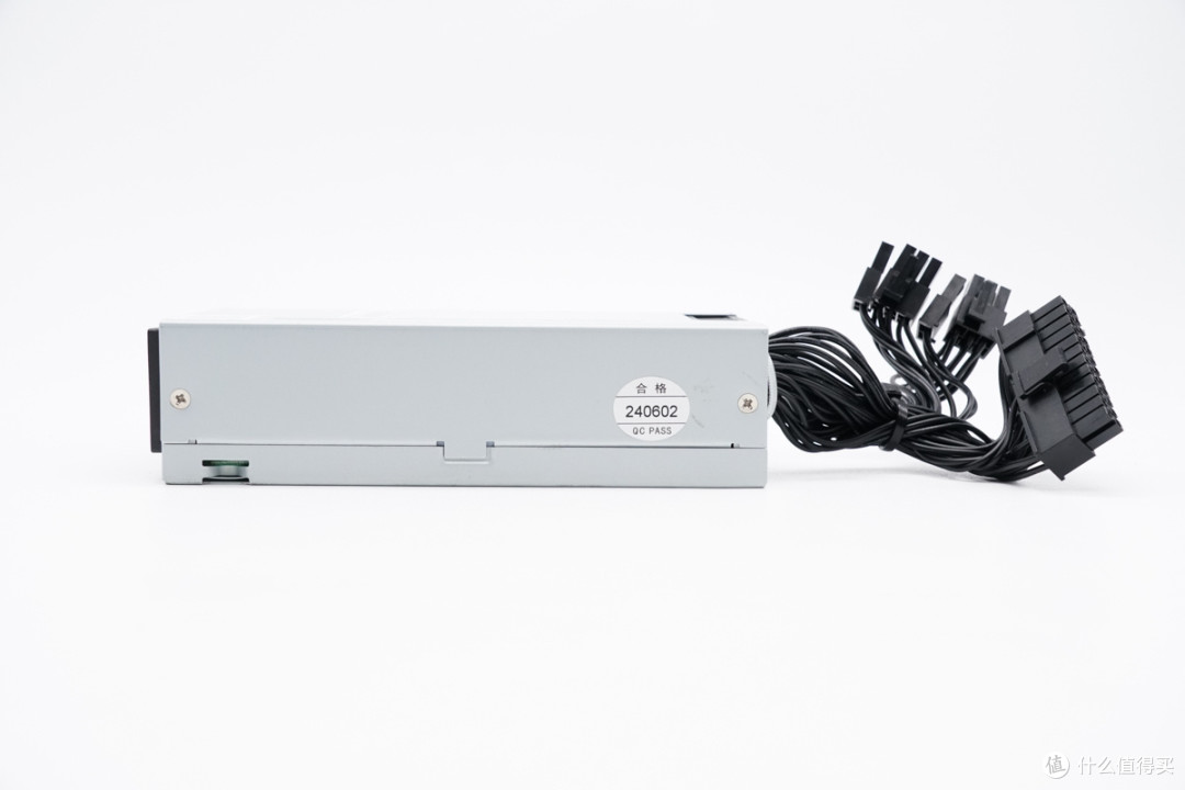 支持PCIe4.0*4带宽，天钡AG01显卡扩展坞拆解