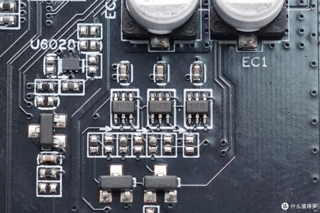 支持PCIe4.0*4带宽，天钡AG01显卡扩展坞拆解
